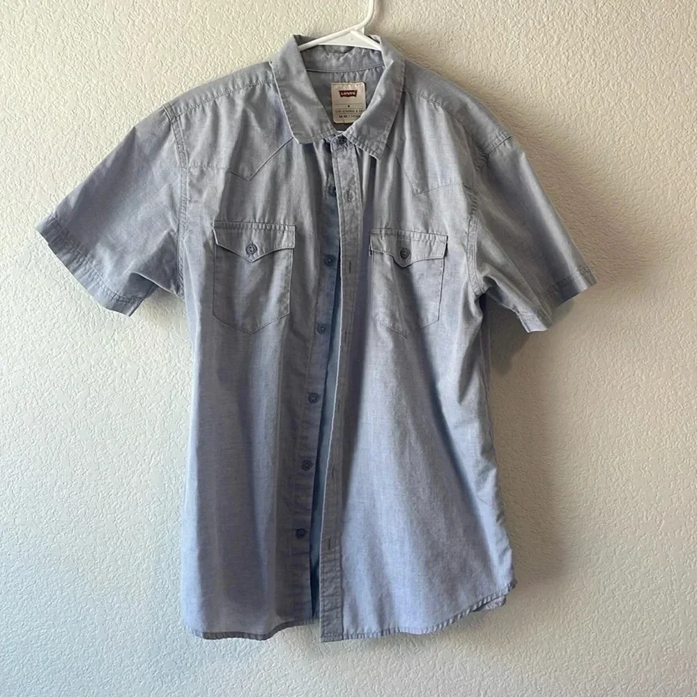 Levi’s pale blue button up top Medium